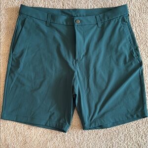 lululemon athletica Men's Green Flat Front Shorts